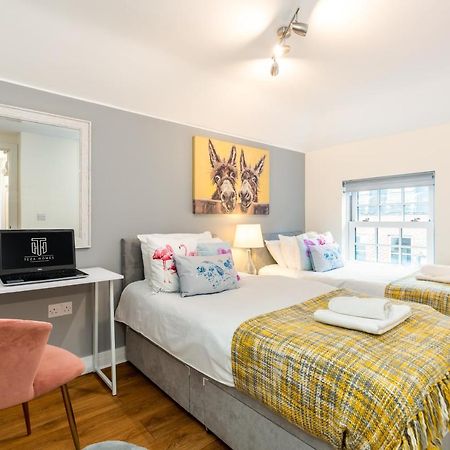 Town Center Apartment With 55” Smart Tv+Netflix Andover Exterior photo